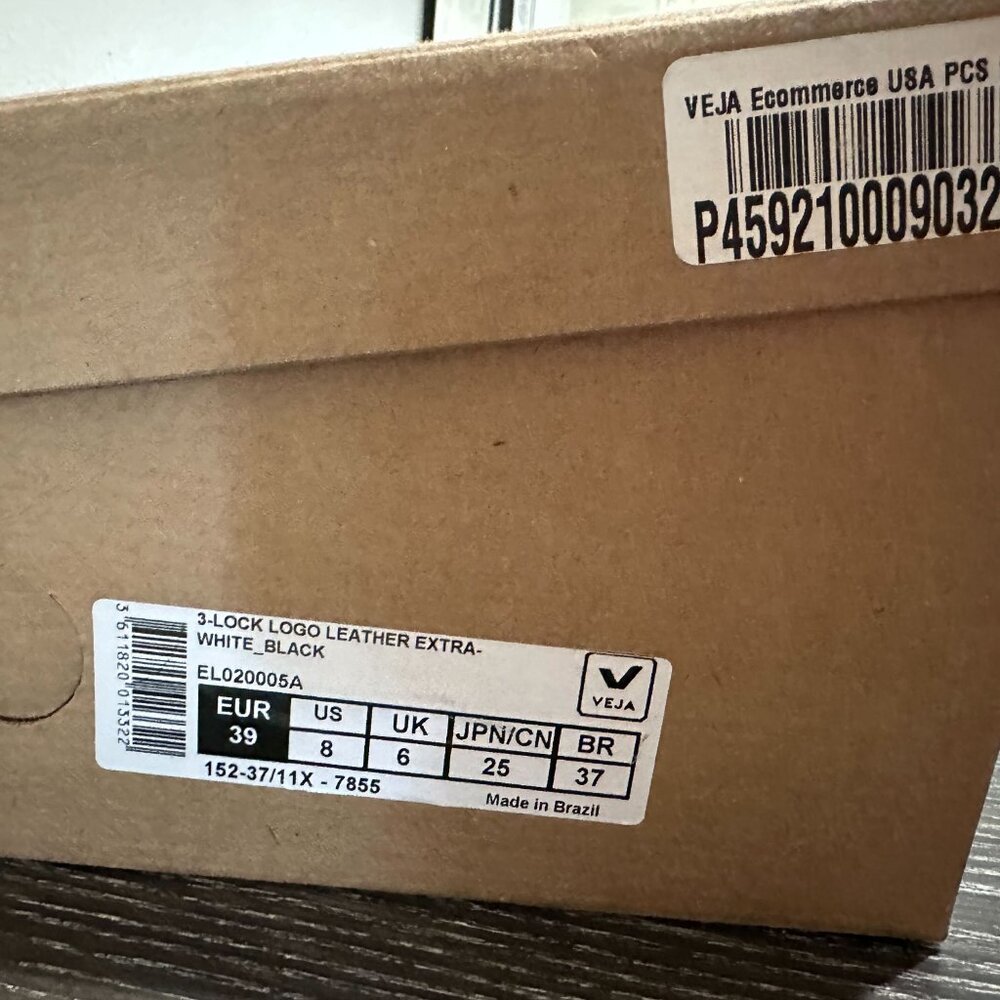 Veja V-10 US Size 8 - Picture 5 of 6